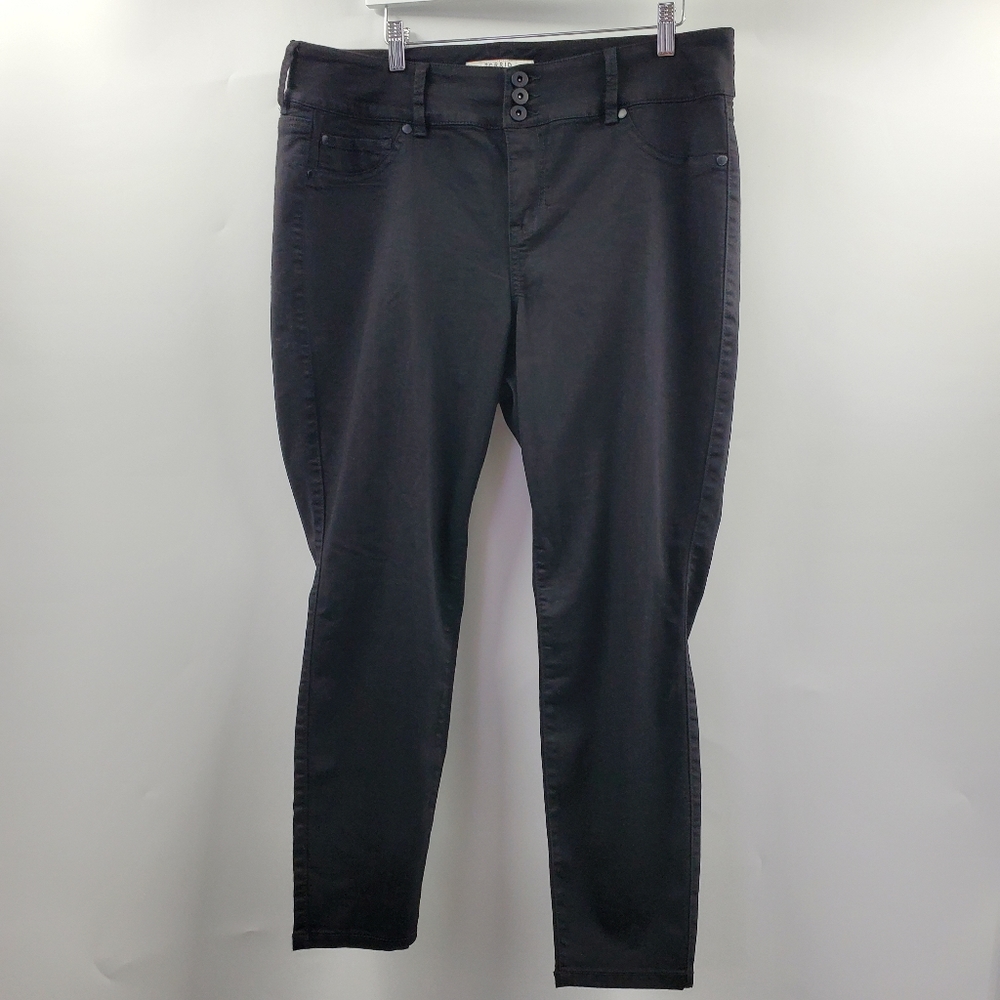 Torrid Black Jegging Skinny Jeans High Waisted Rise NEW - Picture 11 of 11